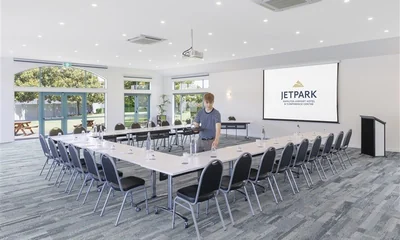 JetPark Hamilton Airport Hotel