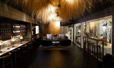 Crown Range Lounge